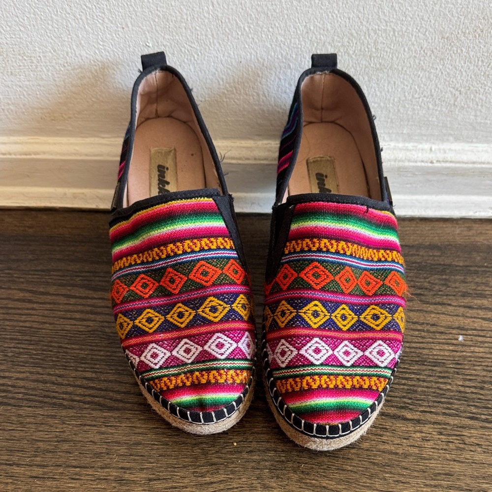 Inkkas Colorful Embroidered Women's Slip-On Shoes